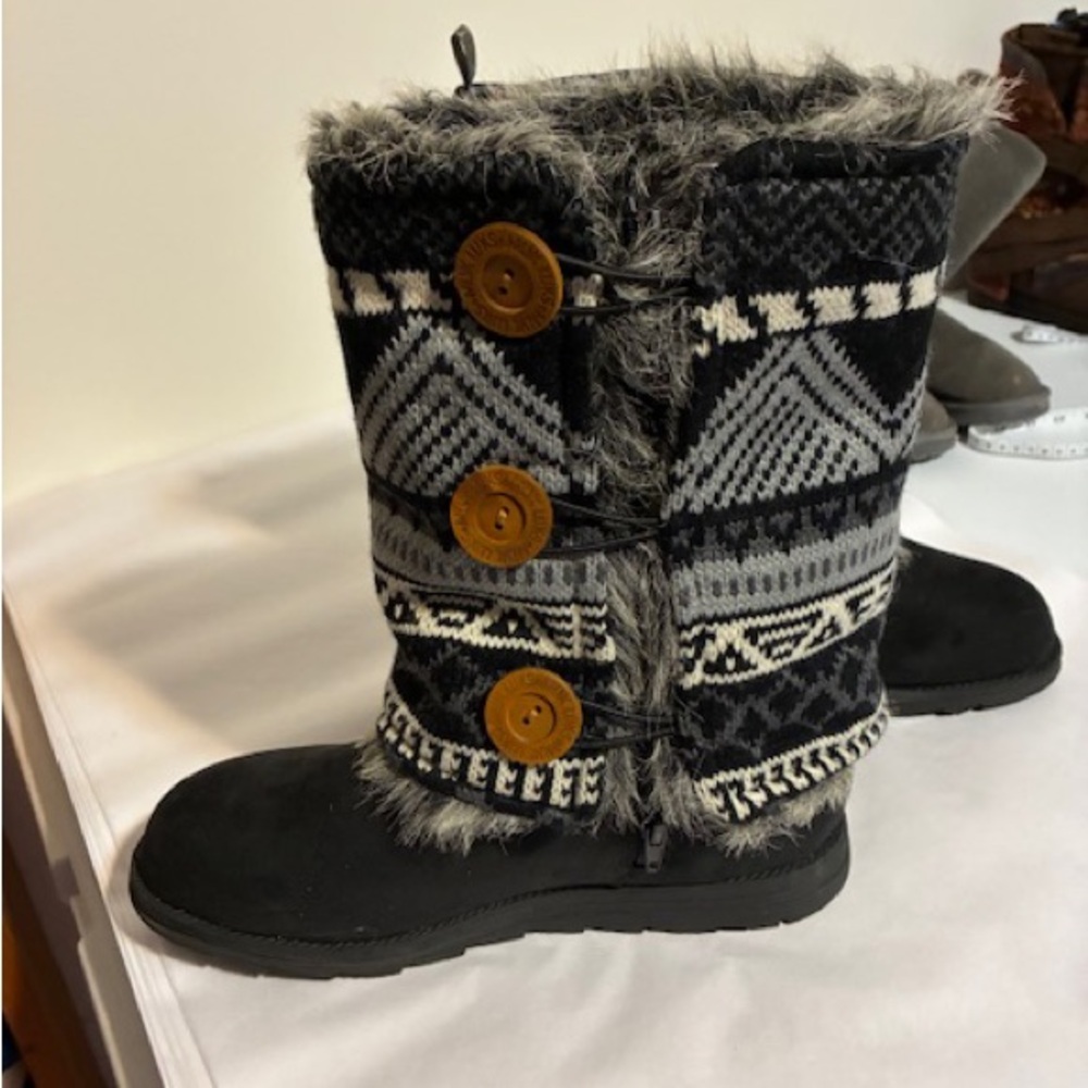 Muk Luks Black and Gray Patterned Winter Boots